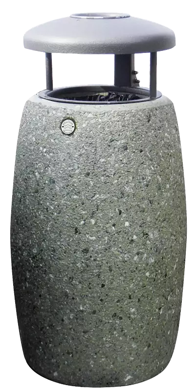 Abfallbehälter ORIONE aus rekonstituiertem Marmor gestockt, mit Stahl-Schutzdach in Sonderfarbe RAL 9007 graualuminium (auf Anfrage) und Ascher, in grün alpi