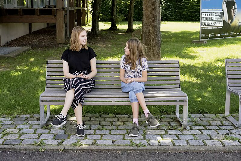 Sitzbank PORTIQOA mit Rückenlehne, mit Robinienholzbelattung