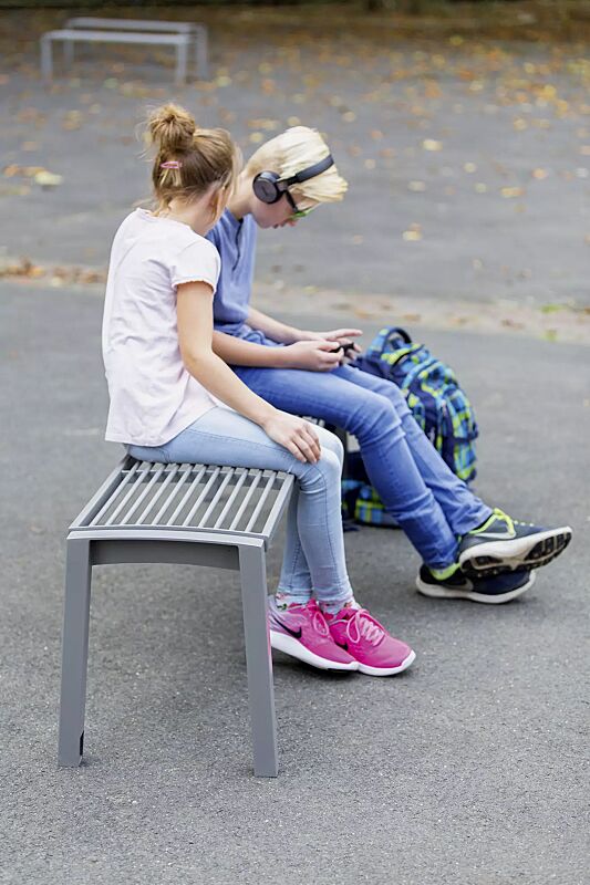 Sitzbank VERA ohne Rückenlehne, in RAL 9007 graualuminium