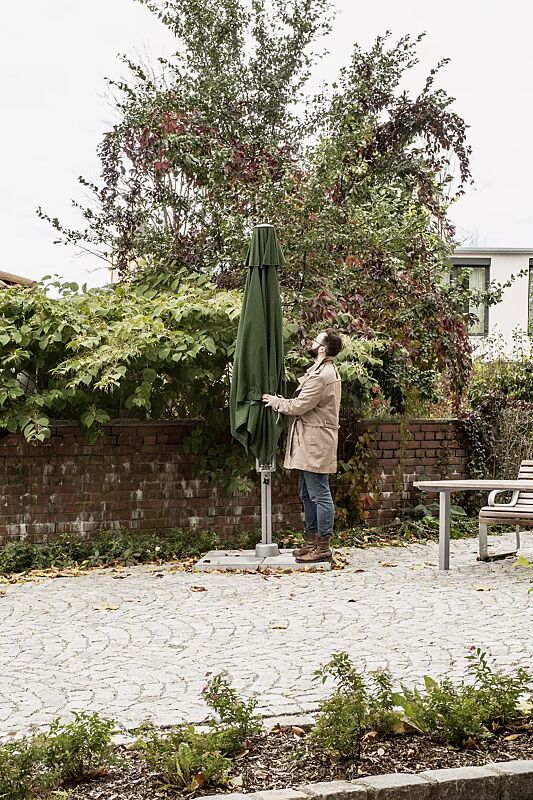 Freiarmschirm SINGLE POLE, quadratisch, zum freien Aufstellen, Fliesen bauseits, in olive green