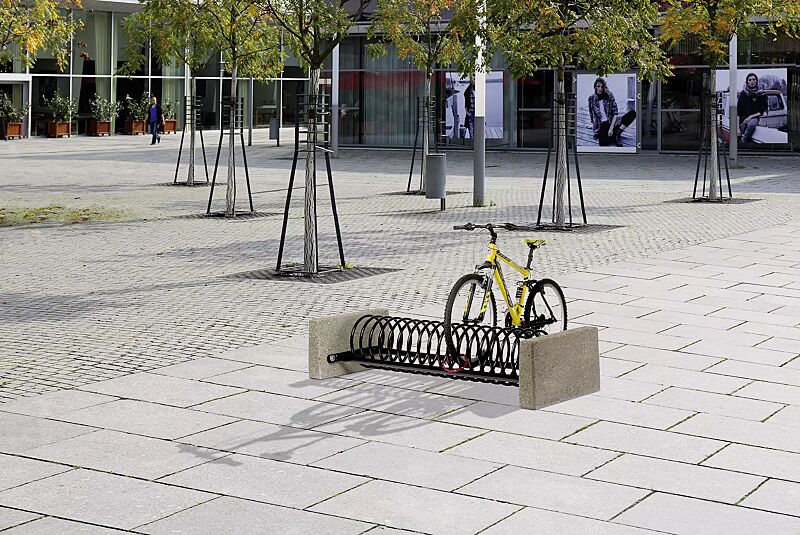 Fahrradständer MEMPHIS mit Betonsockel, 6 Stellplätze, in RAL 9005 tiefschwarz