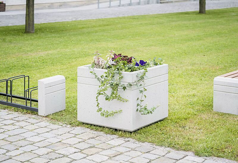 Pflanzbehälter BRNO, quadratisch, Beton sandgestrahlt