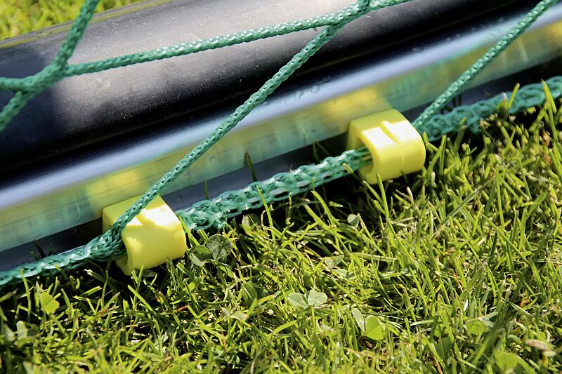 Detail: Netzhalter aus Kunststoff