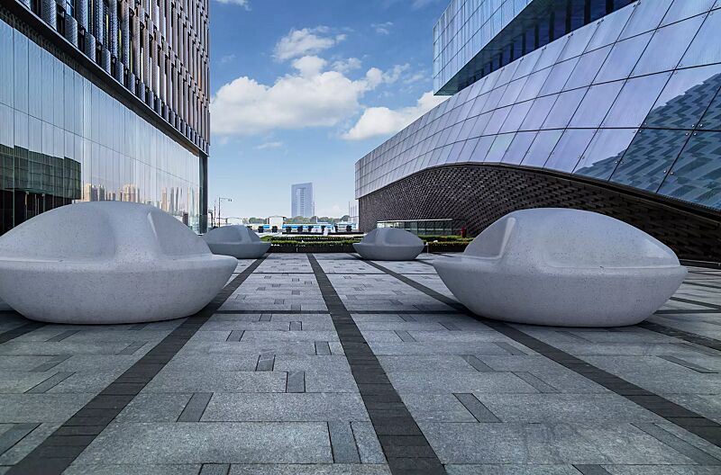 Sitzbank DNA aus Marmor, in weiß carrara