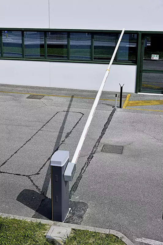 Schrankenanlage BUSSET mit Absperrbreite 7,60 m