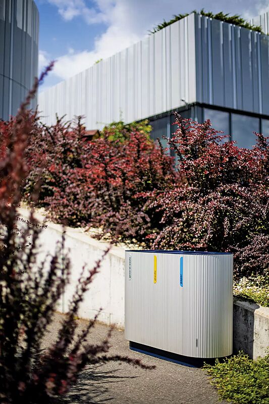 Abfallbehälter QUINBIN TRIO ohne Schutzdach, Korpus: Aluminiumprofile in RAL 7035 lichtgrau, Stahlteile in RAL 7016 anthrazitgrau