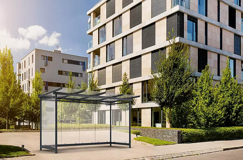 Wartehalle FORNAX, Dachbreite x Dachtiefe 4380 mm x 2065 mm, zum Aufdübeln bei -200 mm, Rück- / Seitenwände ESG, Klarglas, Stahlkonstruktion in RAL 7016 anthrazitgrau