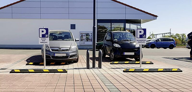 Leitbalken LIMNOS, schwarz mit gelben Reflexstreifen