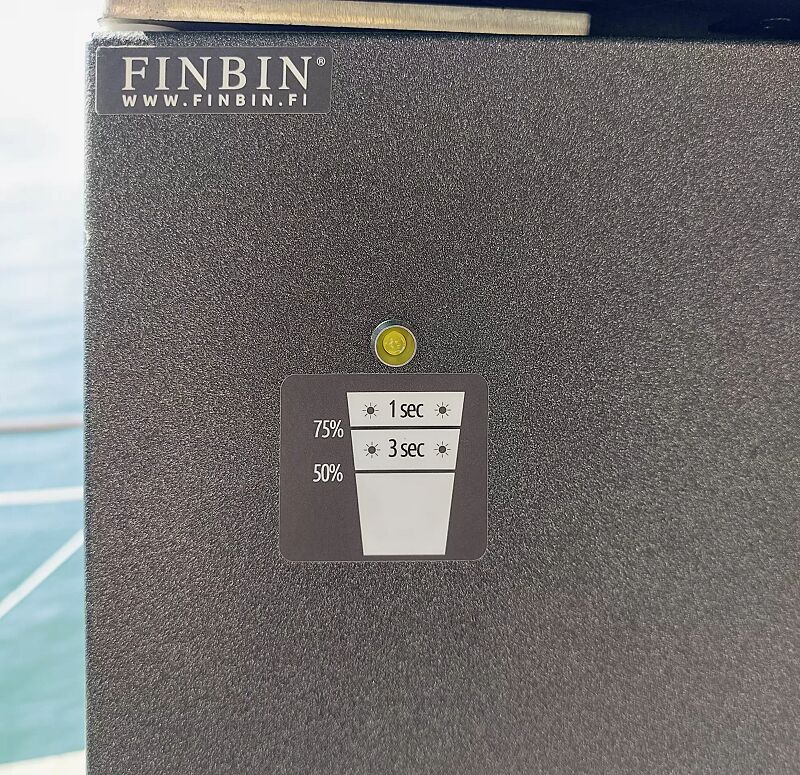 Detail: Ampel die den Füllstand anzeigt