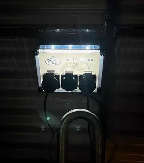 Ladestation inklusive LED-Beleuchtung