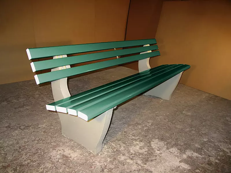 Sitzbank CATANIA, mit PVC-Kunststoffbelattung mit Holzeinlage, in grün ähnlich RAL 6005