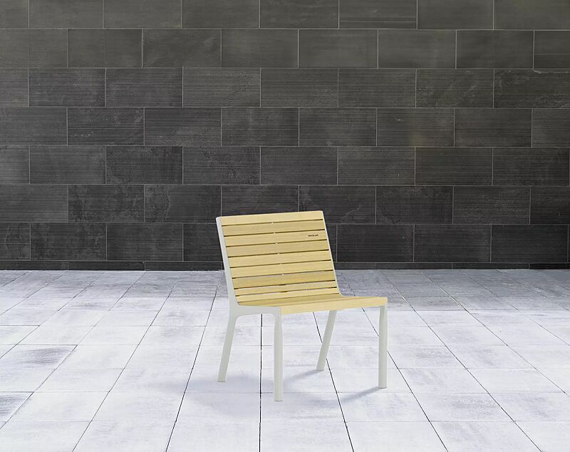 Sitz VLTAU mit Rückenlehne, mit Robinienholzbelattung, Stahlteile in RAL 9006 weißaluminium