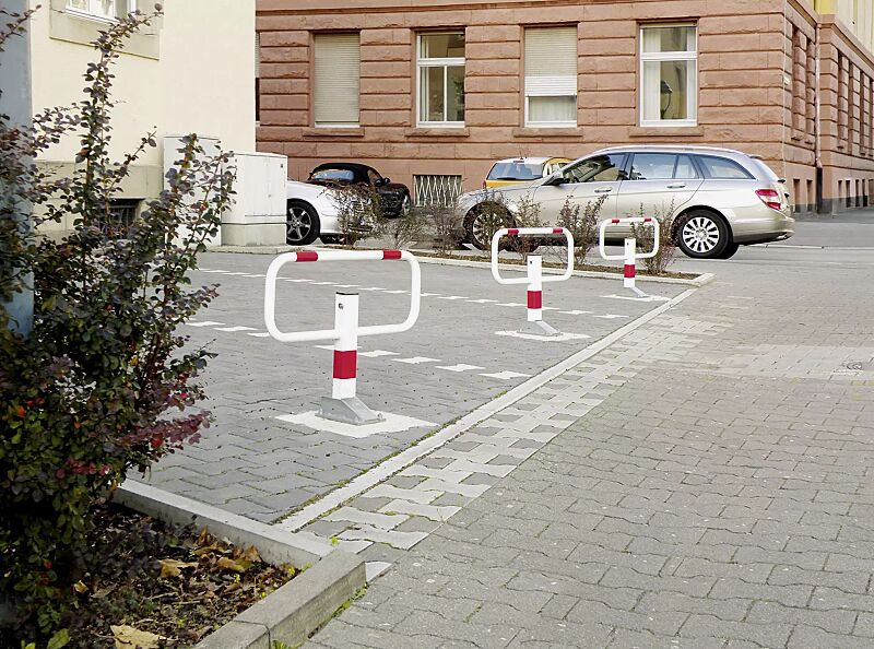 Parkbügel SERRES zum Einbetonieren, mit Reflexstreifen, weiß lackiert