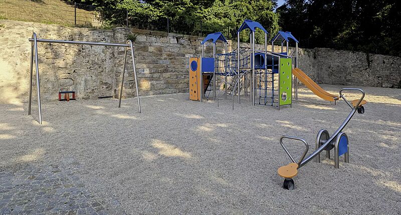 Spielplatz-Set JULIA bestehend aus Doppelschaukel JAQUE, Wippe ZUMA, Spielkombination LASSE