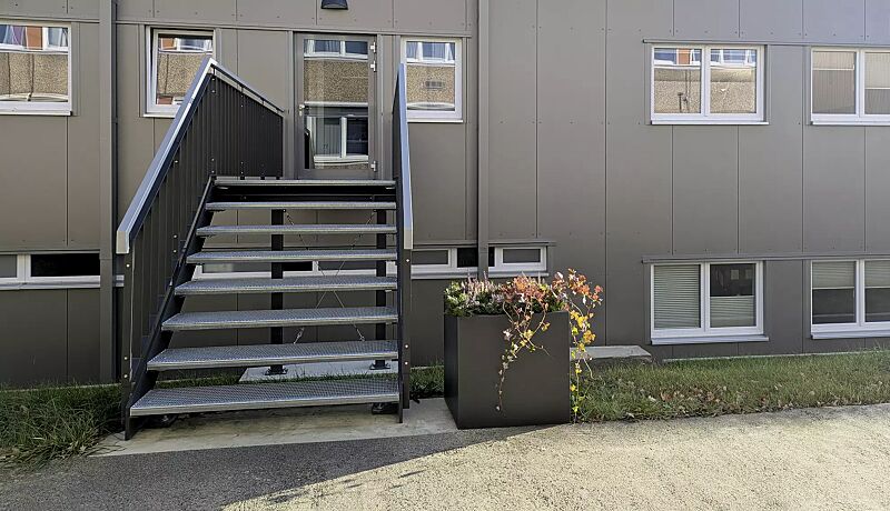 Pflanzbehälter MALOUT NEW, quadratisch, 248 Liter, Höhe 700 mm, Stahlteile in DB 703 eisenglimmer