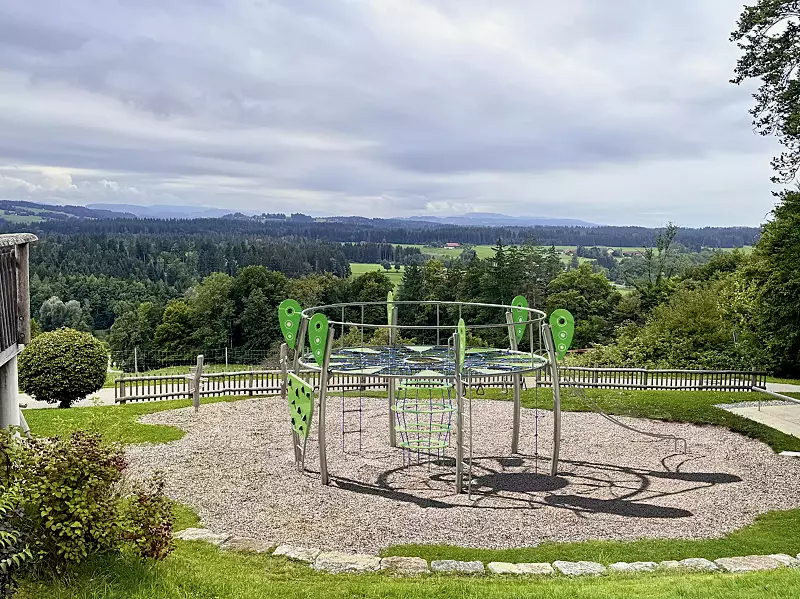 Spielkombination HEXA FLOWER, HDPE-Kunststoffpaneele in leuchtgrün ähnlich RAL 6038, Kletterseile in Blau