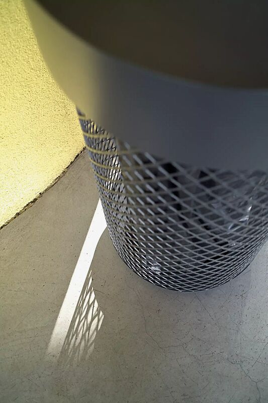 abfallbehaelter-aeroporto__shoKAT0043302 Detail: Streckgitter