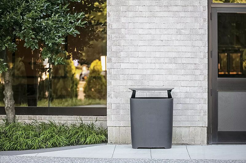 Abfallbehälter BETTER mit Schutzdach, Behälter in dunkelgrau, Schutzdach in RAL 7016 anthrazitgrau