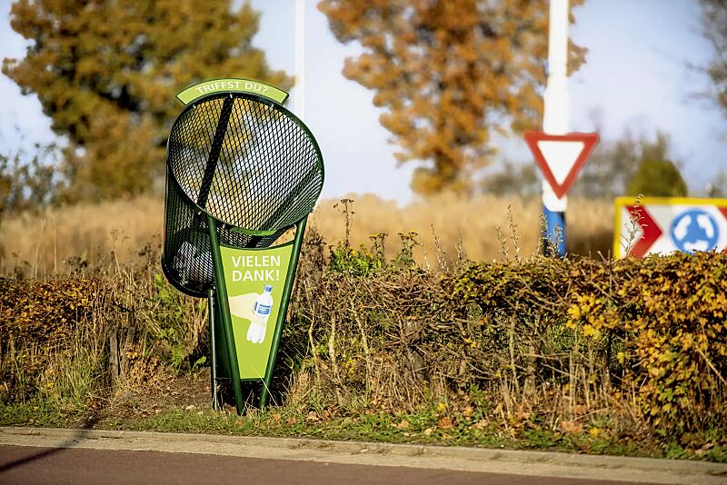 abfallbehaelter-binswinger__shoKAT0061191 Abfallbehälter BINSWINGER mit Vorder- und Seitenteil (Zubehör) sowie Aufklebern mit individueller Beschriftung (Zubehör), Stahlteile in RAL 6009 tannengrün