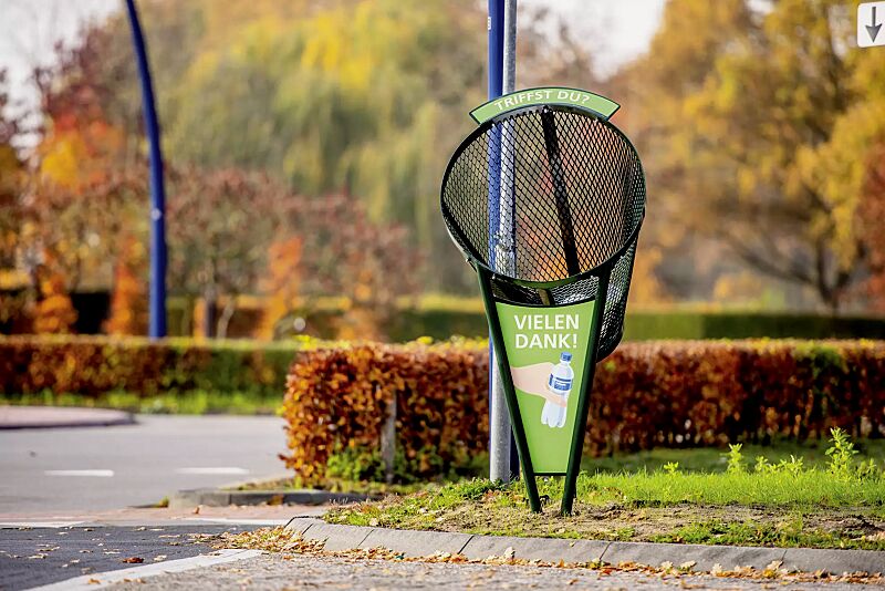abfallbehaelter-binswinger__shoKAT0061196 Abfallbehälter BINSWINGER mit Vorder- und Seitenteil (Zubehör) sowie Aufklebern mit individueller Beschriftung (Zubehör), Stahlteile in RAL 6009 tannengrün