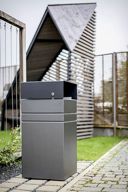 Abfallbehälter BRNO mit Ascher, mit Schutzdach in RAL 7021 schwarzgrau, Beton beschichtet in grau
