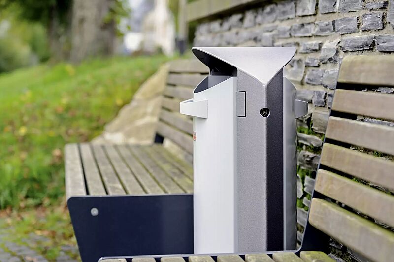 abfallbehaelter-burnham-__shoKAT0038392 Abfallbehälter BURNHAM mit Ascher, Behälter in RAL 9006 weißaluminium, Rahmen in eisenglimmergrau