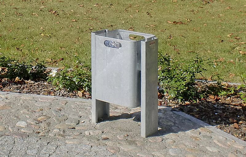 Abfallbehälter CORNER, 27 Liter, zum Einbetonieren, feuerverzinkt