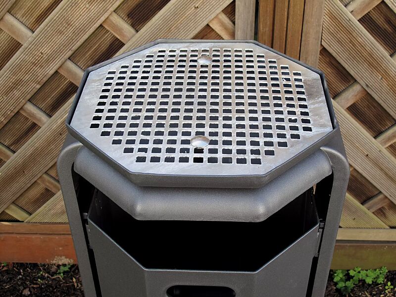 Abfallbehälter COVENTRY, zum Aufdübeln, mit Ascheraufsatz COVENTRY, in DB 703 eisenglimmer