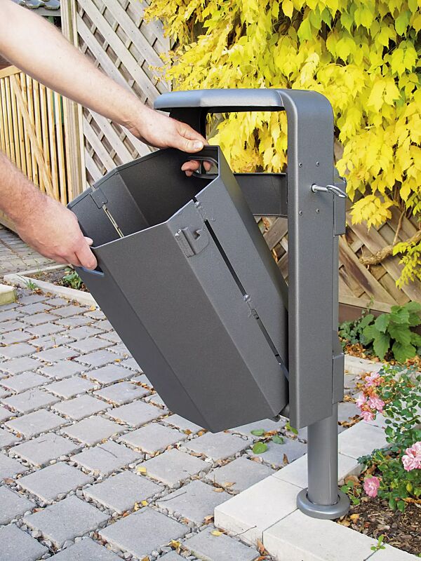 Abfallbehälter zum Entleeren abnehmen