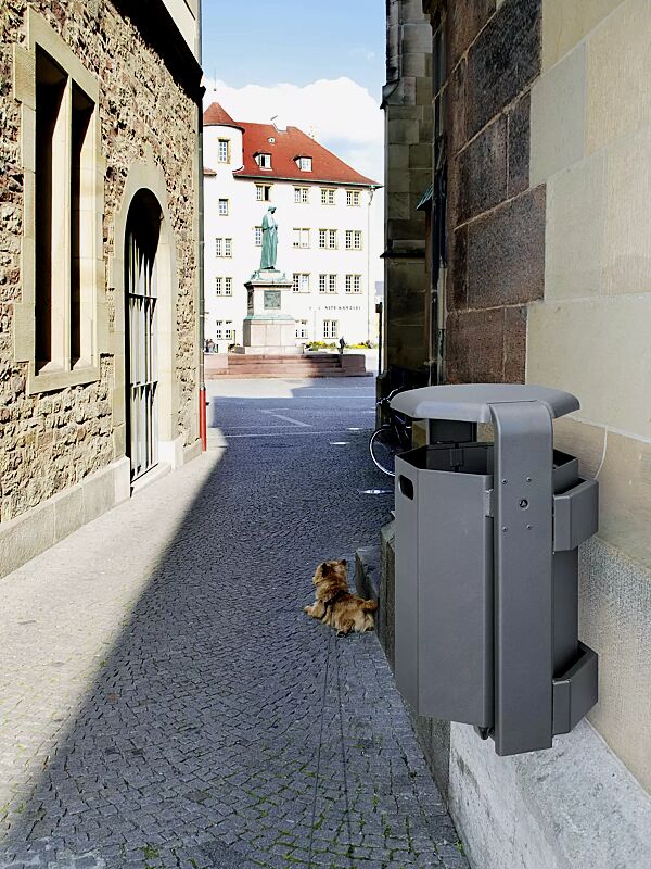 Abfallbehälter COVENTRY, zur Wandbefestigung, in DB 703 eisenglimmer