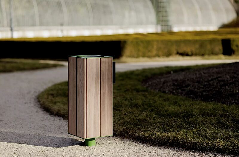 abfallbehaelter-eger__shoKAT0074103 Abfallbehälter EGER ohne Mülltrennung, Korpus: Eschenholzbelattung, mit zentralem Standfuß zum Aufdübeln bei -100 mm, Stahlteile in RAL 6010 grasgrün