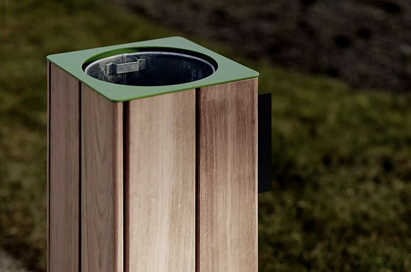 abfallbehaelter-eger__shoKAT0074104 Detail: Einwurföffnung