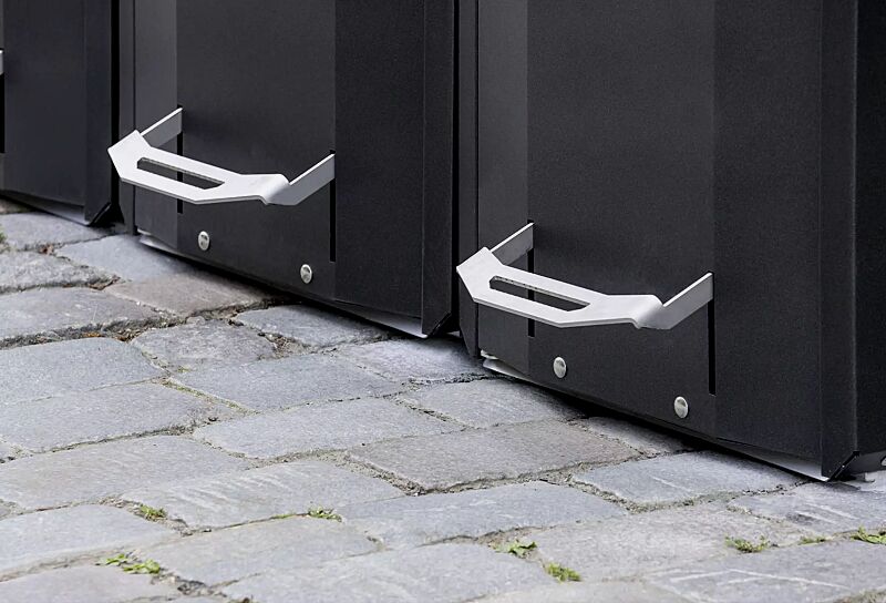 Detail: Fußpedal aus Edelstahl, poliert