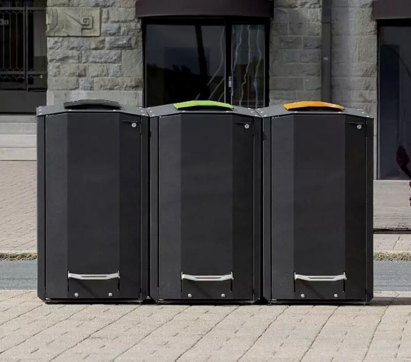 Abfallbehälter EKOCITY, Einwurfklappe in RAL 7021 schwarzgrau, RAL 6018 gelbgrün, RAL 1028 melonengelb, Stahlteile in Finbin Black 1945, ähnl. schwarz metallic, strukturiert