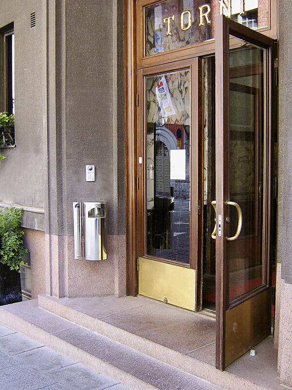 abfallbehaelter-fintwin__shoKAT0013178 Abfallbehälter FINTWIN mit Ascher, aus Edelstahl