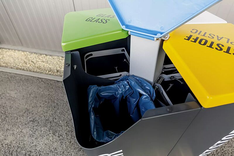 abfallbehaelter-gecko__shoKAT0076809 Detail: Einwurföffnung