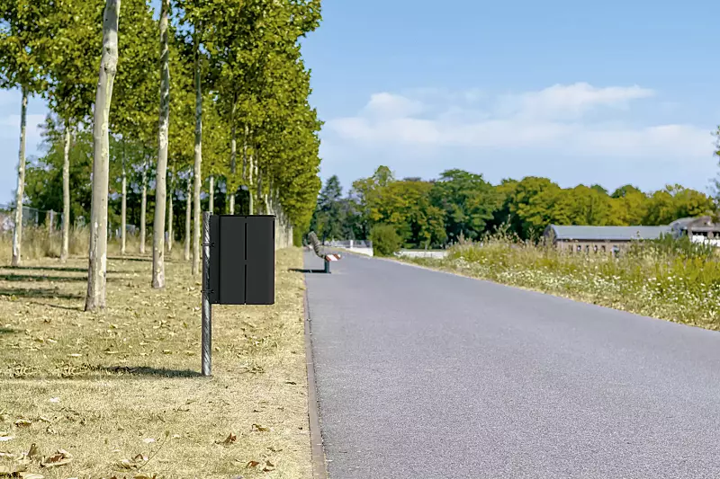 Abfallbehälter KANATA ohne Ascher, mit Pfostenbefestigung zum Einbetonieren (Zubehör), in RAL 7021 schwarzgrau