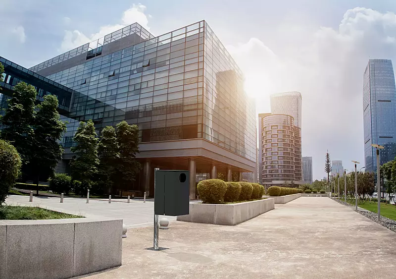 Abfallbehälter KANATA ohne Ascher, mit Pfostenbefestigung zum Einbetonieren (Zubehör), in RAL 7021 schwarzgrau