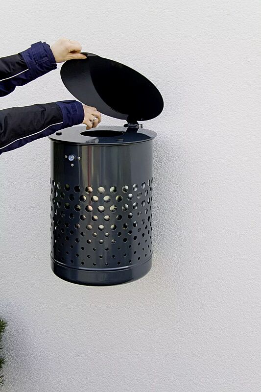 abfallbehaelter-koeln__shoKAT0030601 Deckel öffnen und Müll einwerfen