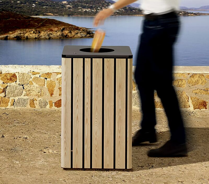 Abfallbehälter MANTUA ohne Schutzdach, Aluminium in natürlichem Eschenholzoptik-Effekt, Stahlteile in eisenglimmergrau