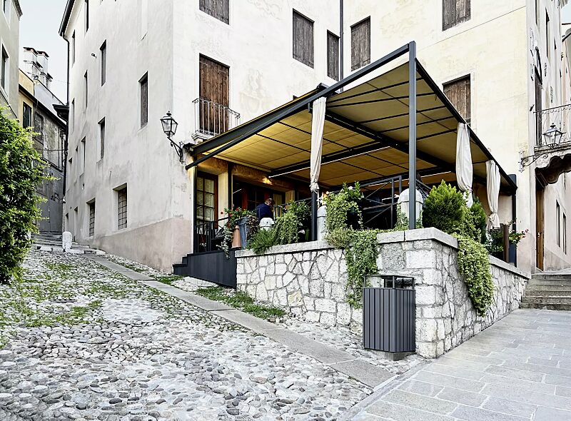 abfallbehaelter-mantua__shoKAT0075604 Abfallbehälter MANTUA mit Schutzdach, in eisenglimmergrau