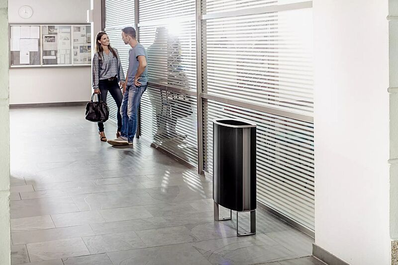 abfallbehaelter-minium__shoKAT0051327 Abfallbehälter MINIUM mit seitlichen Pfosten zum Aufdübeln, Korpus in Sonderfarbe (auf Anfrage), Stahlteile in RAL 9007 graualuminium