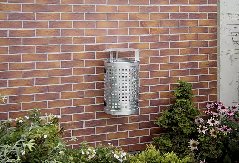 Abfallbehälter NIGEL, feuerverzinkt, Wandbefestigung