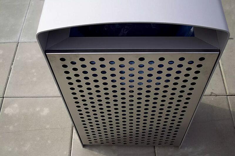 abfallbehaelter-prax__shoKAT0050133 Detail: perforiertes Stahlblech