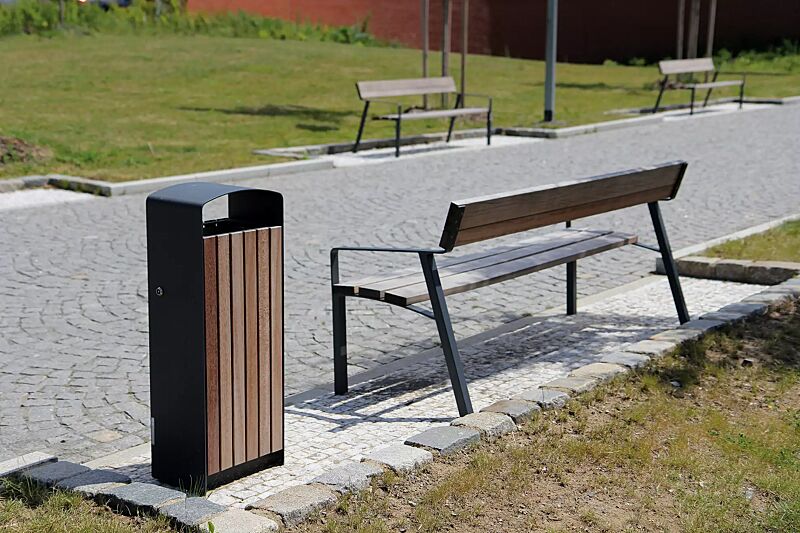 abfallbehaelter-prax__shoKAT0050268 Abfallbehälter PRAX, Korpus: Jatobaholzbelattung, Stahlteile in RAL 7016 anthrazitgrau