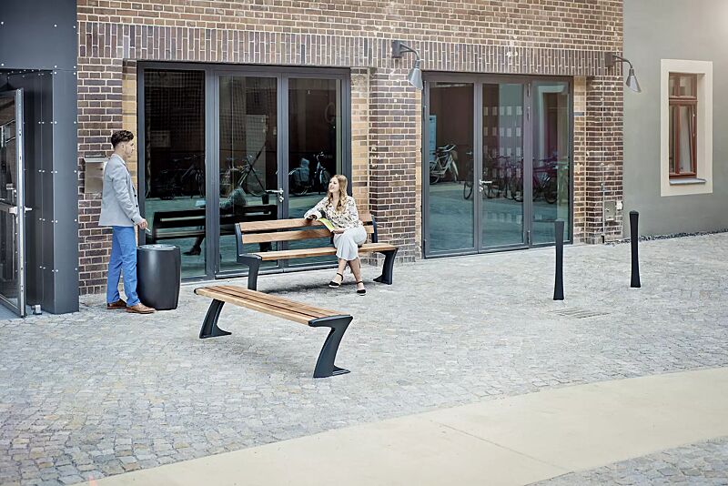 Kollektion TALLIN bestehend aus Abfallbehälter, Sitzbank und Poller