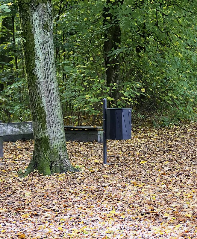 Abfallbehälter TENBY zur Pfosten­befestigung (Pfosten Zubehör), 50 Liter, in RAL 7016 anthrazitgrau