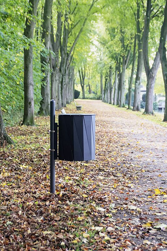 Abfallbehälter TENBY zur Pfosten­befestigung (Pfosten Zubehör), 50 Liter, in RAL 7016 anthrazitgrau