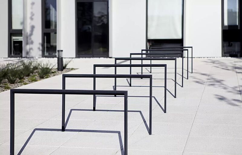 anlehnbuegel-edgetyre__shoKAT0053638 Anlehnbügel EDGETYRE, Breite 1005 mm, in RAL 9005 tiefschwarz