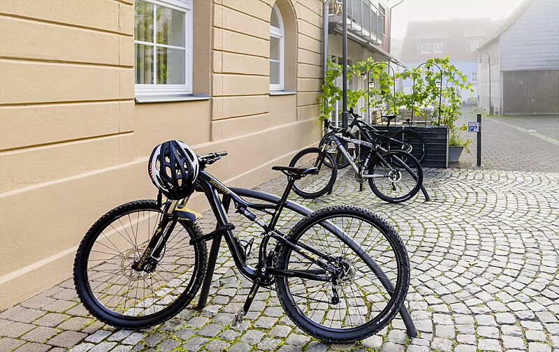 anlehnbuegel-gilbert__shoKAT0077110 Anlehnbügel GILBERT zum Einbetonieren, in DB 703 eisenglimmer